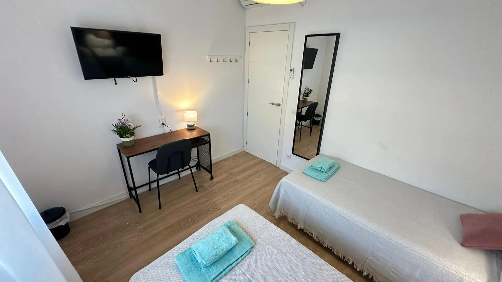 Bed and breakfast Rooms Borrell Barcelona España